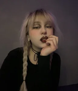 Helen_Carson Public Kuva