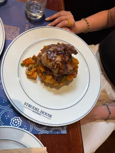 Alirawrz Budapest Pic