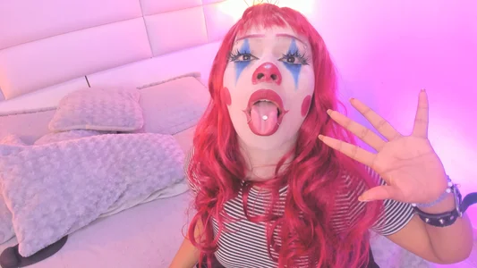 Sofia_clkの૮₍´˶• .• ⑅ ₎ა your favorite clown ⋆｡‧˚ʚ 🤡ɞ˚‧｡⋆の 4枚の写真