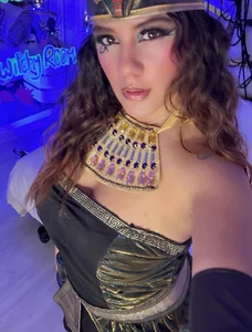 AbiggailMonroeの🐍QUEEN OF NILE🐍の 3枚の写真