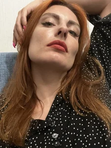 LindaLiony Public Hình 8