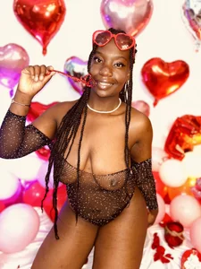 lanna_bx Valentine's Day is coming... I'm waiting for your roses 💓 Pic 5