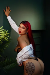 EmmaSwift_ Do you like me in white? Εικόνα 3