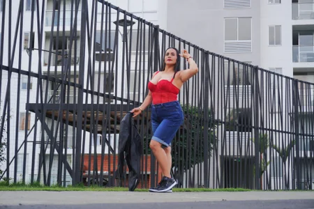 Sara_Charmy kullanıcısının ✨ Between cement and lights, the city is also my catwalk. albümü -  9 fotoğraf