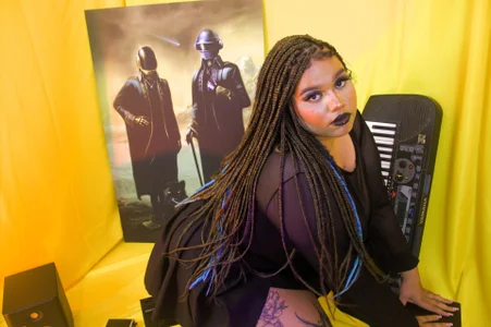 SunnieFrequency Veridis Quo 👽 Fotka 5