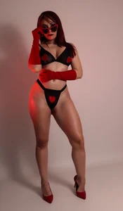 Zdjęcia zzoe_ 💄 Romance, skin and provocative looks:  5