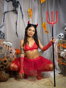 GysellHanson: Hotter Than Hell” 😈 ( 3 фото)