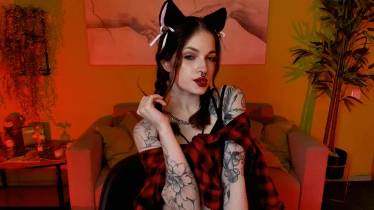 BratzieDarsie Kitty from hell is a little dominant Pic 2