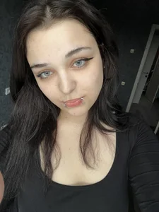 Emily_Chewits Public 사진 3