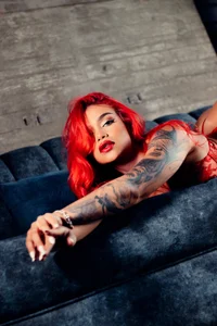 LeaThompson Your girl in red 💖 Foto 4