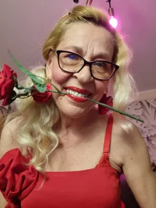 HornyMilf_555 my new dress and red Εικόνα