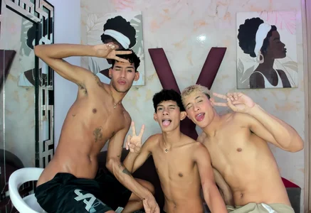 GREEN_BOYS Public টি ছবি