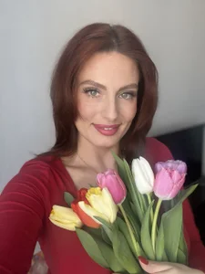 LindaLiony March 8th Hình