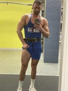 AaronMusclesAndFeet Public Pic 3