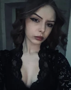 DelcieLipari Vampire vibe Bilde 2
