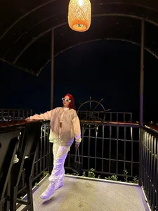 IamSteph13: Public ( фото)