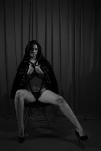 valeriia25_ black and white Foto 6