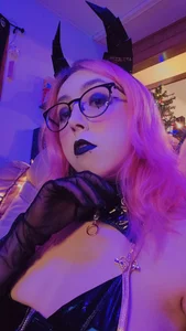 v3n0mb1t3z: pics of me :) ( 3 фото)