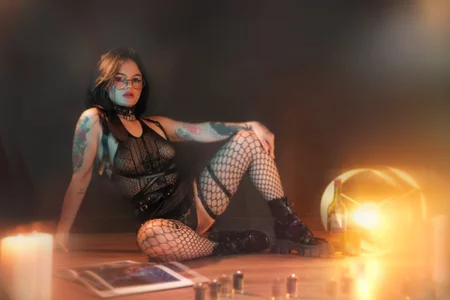 Tallulah_Kinky In Black Pic 2