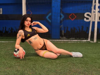 AmbarLee_ ⚽😘 Have you seen my special World Cup album yet? Immagine  6