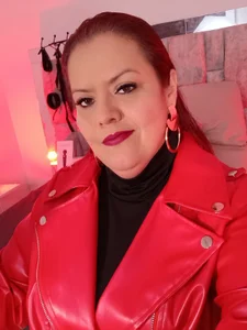 vanessa_mokaI want to be my ashtray, come serve me, good boy 🚬 Bild