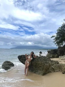 scarlet_smith7 Scarlet loves beaches Gambar 7
