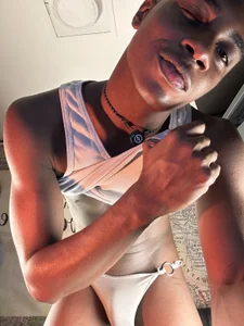 noah_johes Be a part of my most sensual side Foto 2