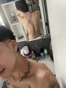 tom_Howard Public 사진 5