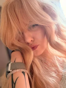 MadalynNosel try to do little selfies for u guys Pic 4