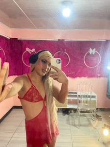 isabella_Brown- Public Pic