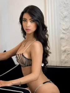 ValeriaVelvet Energy with Style Pic