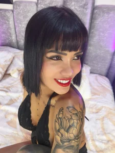 juliane_sweer1 sexy_juliane Pic 2