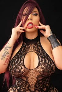 SelfSuck9Iinchs: Public ( 7 фото)