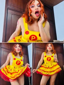 PcMela Queen'sDonal Haha! Sexy clowngirl skirt with boobs free come here and taste my burguer lol de PamelaQueen_  5 Imagens