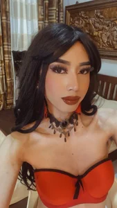LADY IN RED de GoddessTiffanySex  4 Imagens