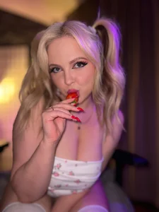 MayaAkashova Sexy girl with a strawberry Pic 4