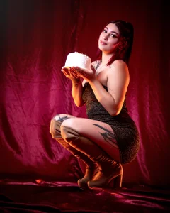 ZammyRossee Happy birthday to me. 🌹🎂 Pic 3