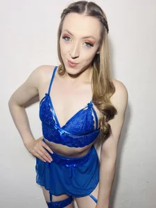 hazisabel in blue 💙 Pic 3