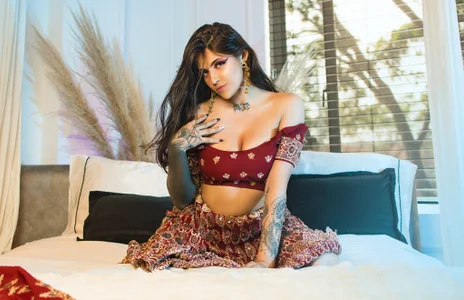 How about coming to my room? 🔥❤ od Cori_Paige  2 snímek