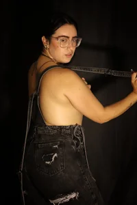 vicky_grey sexy in jeans . fénykép