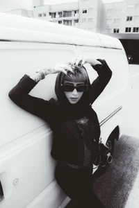 AlissaPeachx Black and white sensual love Pic 8