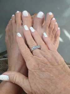EvaRobinson: My feet changed nail color ( фото)