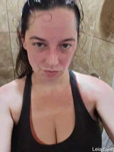 LeiaSwift Hairy Natural Armpit Queen Immagine  2