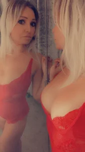 AngeleyesUK Waiting to chat.. Pic