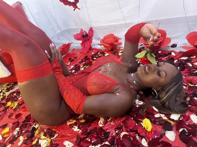 TinnaCobb Happy Valentine's Day  5টি ছবি