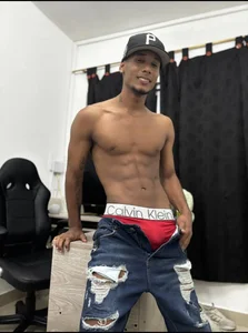 sexy-athletic-guy Public Foto 2