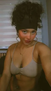 hailey_velvet Public Pic 4