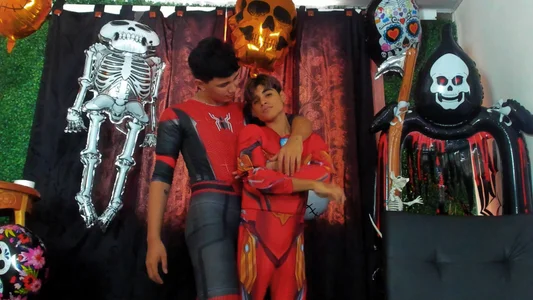 spicy_adonhisBetween webs and fire… caught in desire图片