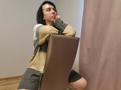 LeonaHarrison Public Pic 4