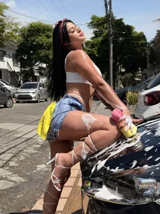 AlyssaDeanのCan I help you wash the car?🚗の 3枚の写真